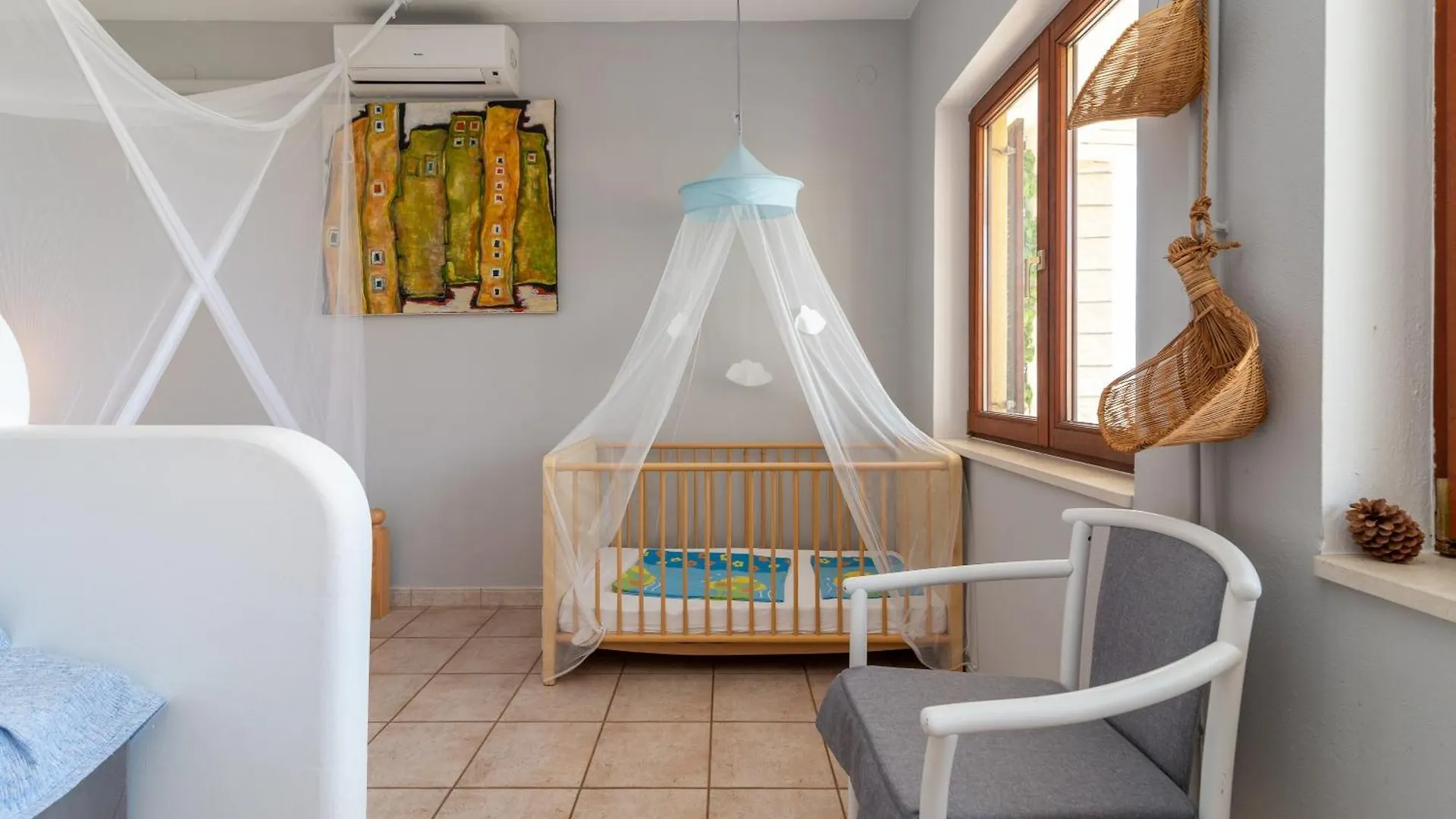 Apartments Gordan With Garden, 3 Min Walk To The Beach Трогир 0*,