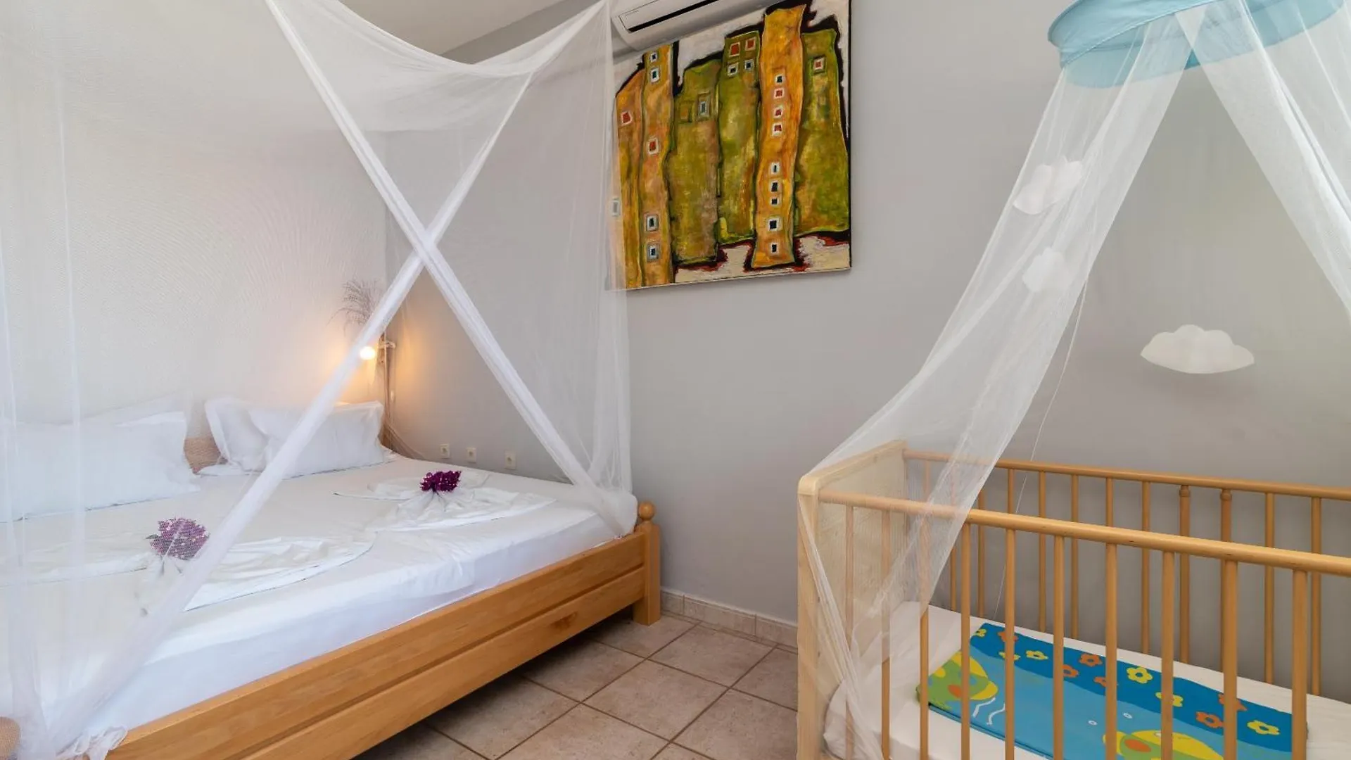 Apartments Gordan With Garden, 3 Min Walk To The Beach