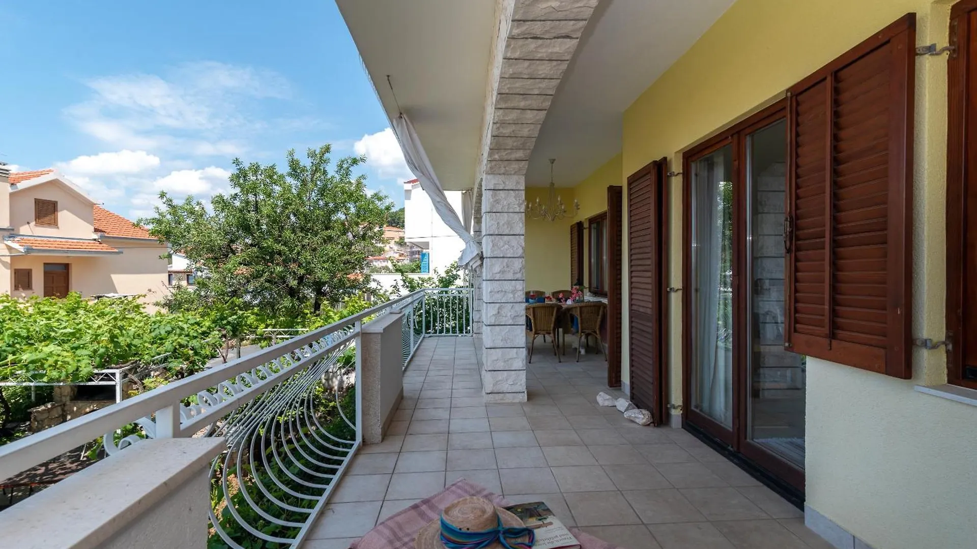 Apartments Gordan With Garden, 3 Min Walk To The Beach