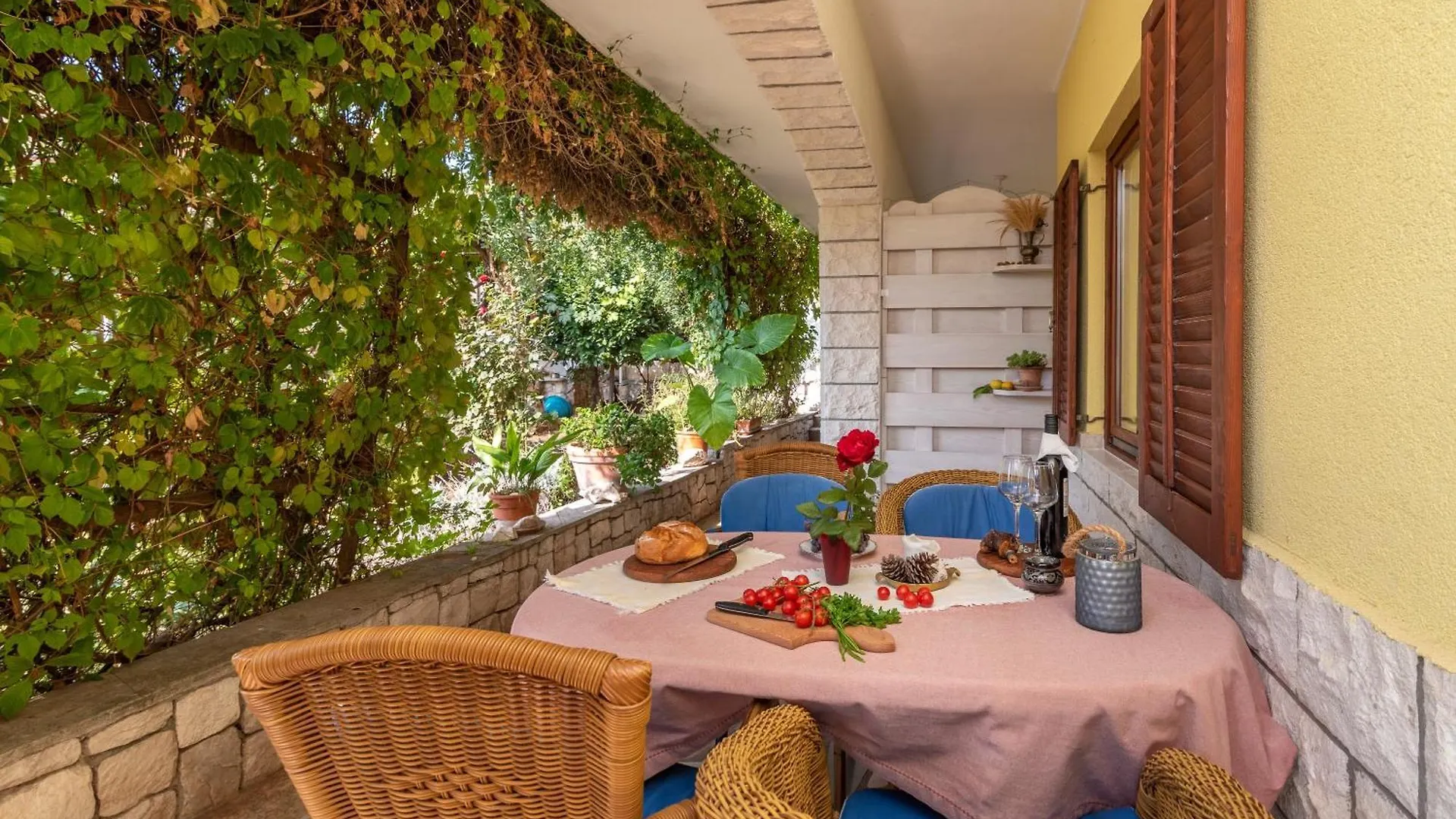 Apartments Gordan With Garden, 3 Min Walk To The Beach Croatia