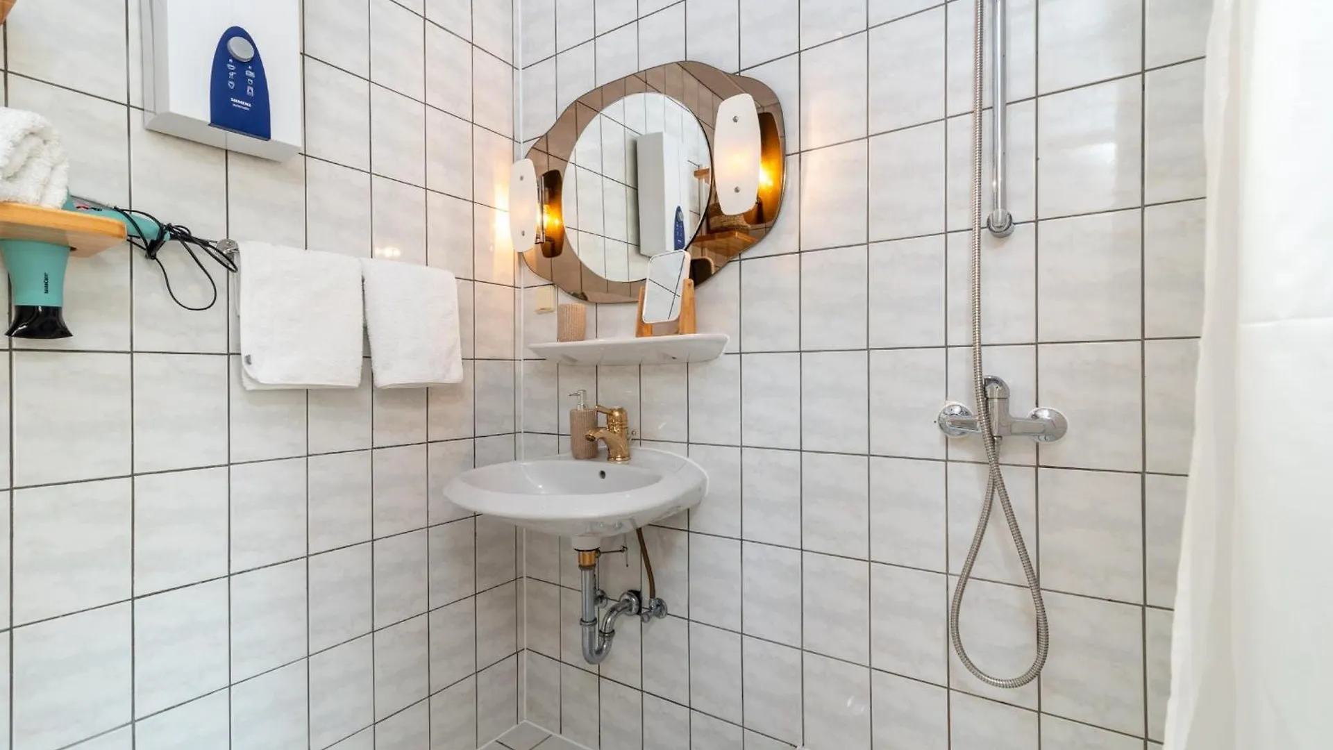 Apartments Gordan With Garden, 3 Min Walk To The Beach