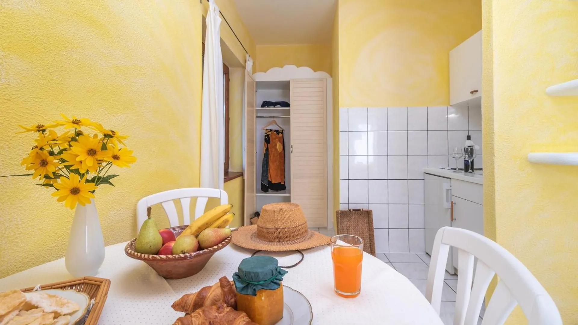 Apartments Gordan With Garden, 3 Min Walk To The Beach Трогир 0*,  Хорватия