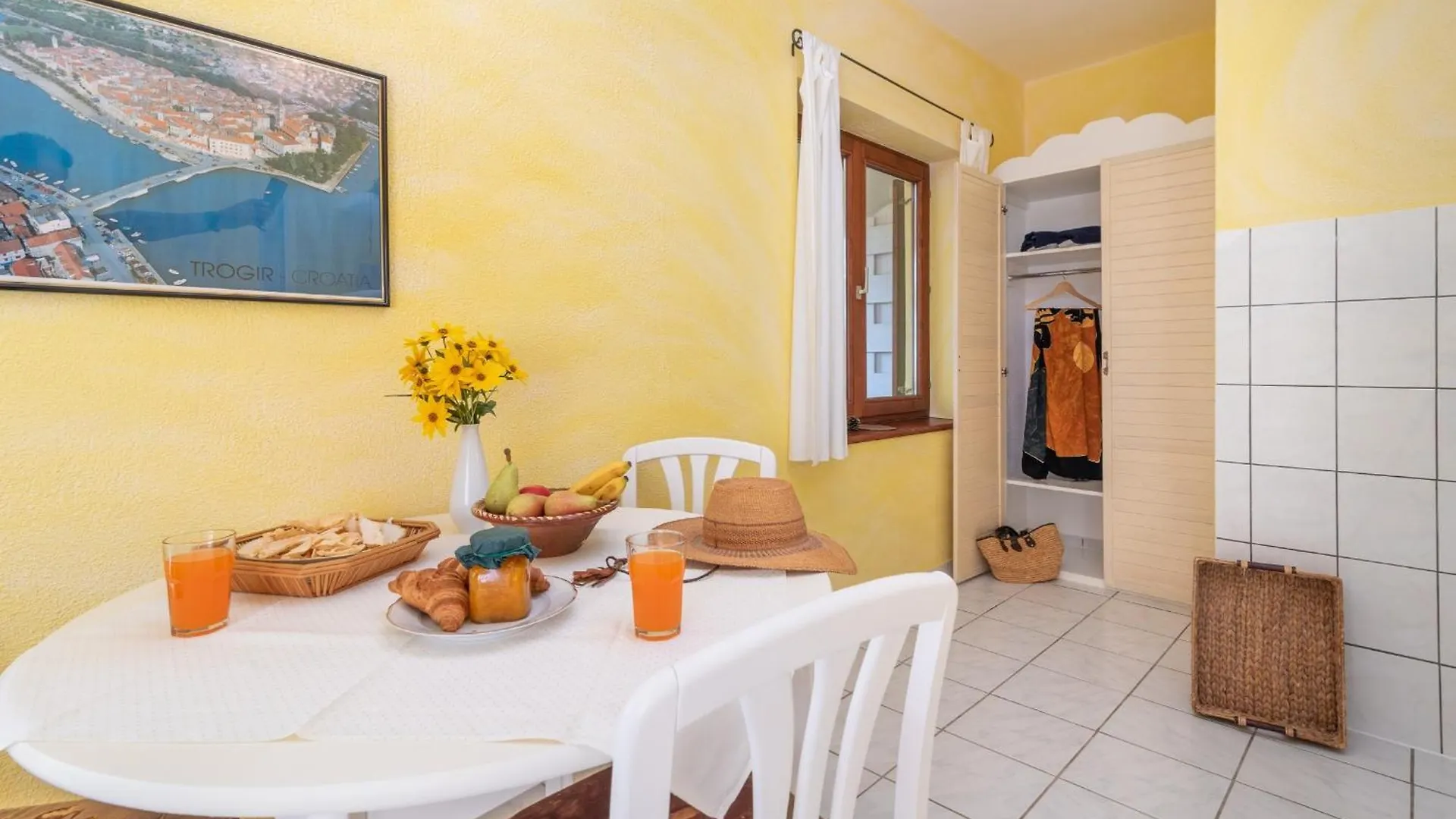 Apartments Gordan With Garden, 3 Min Walk To The Beach