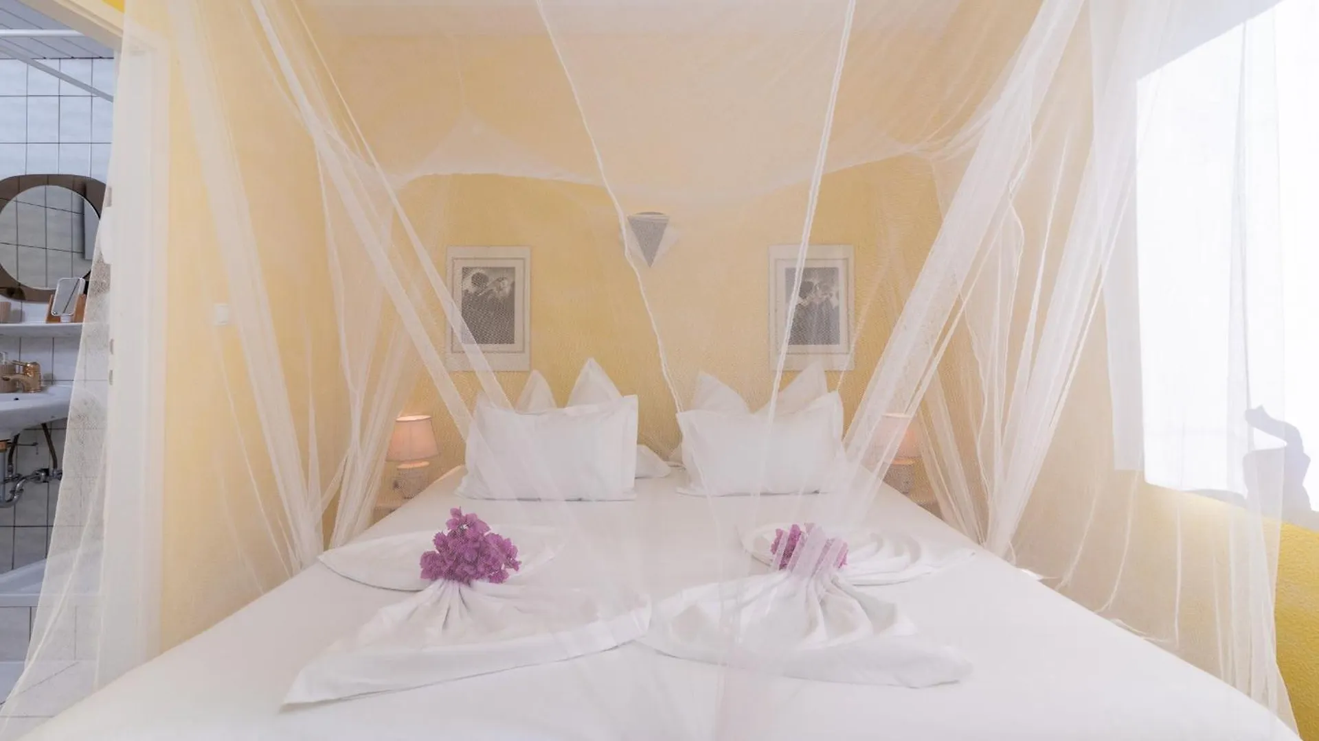 Apartments Gordan With Garden, 3 Min Walk To The Beach 0*, Trogir
