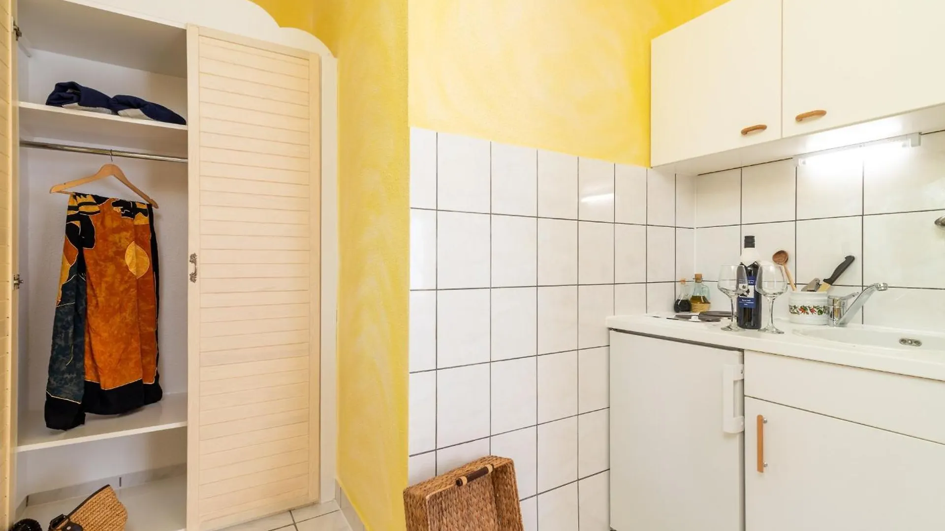 Apartments Gordan With Garden, 3 Min Walk To The Beach Trogir