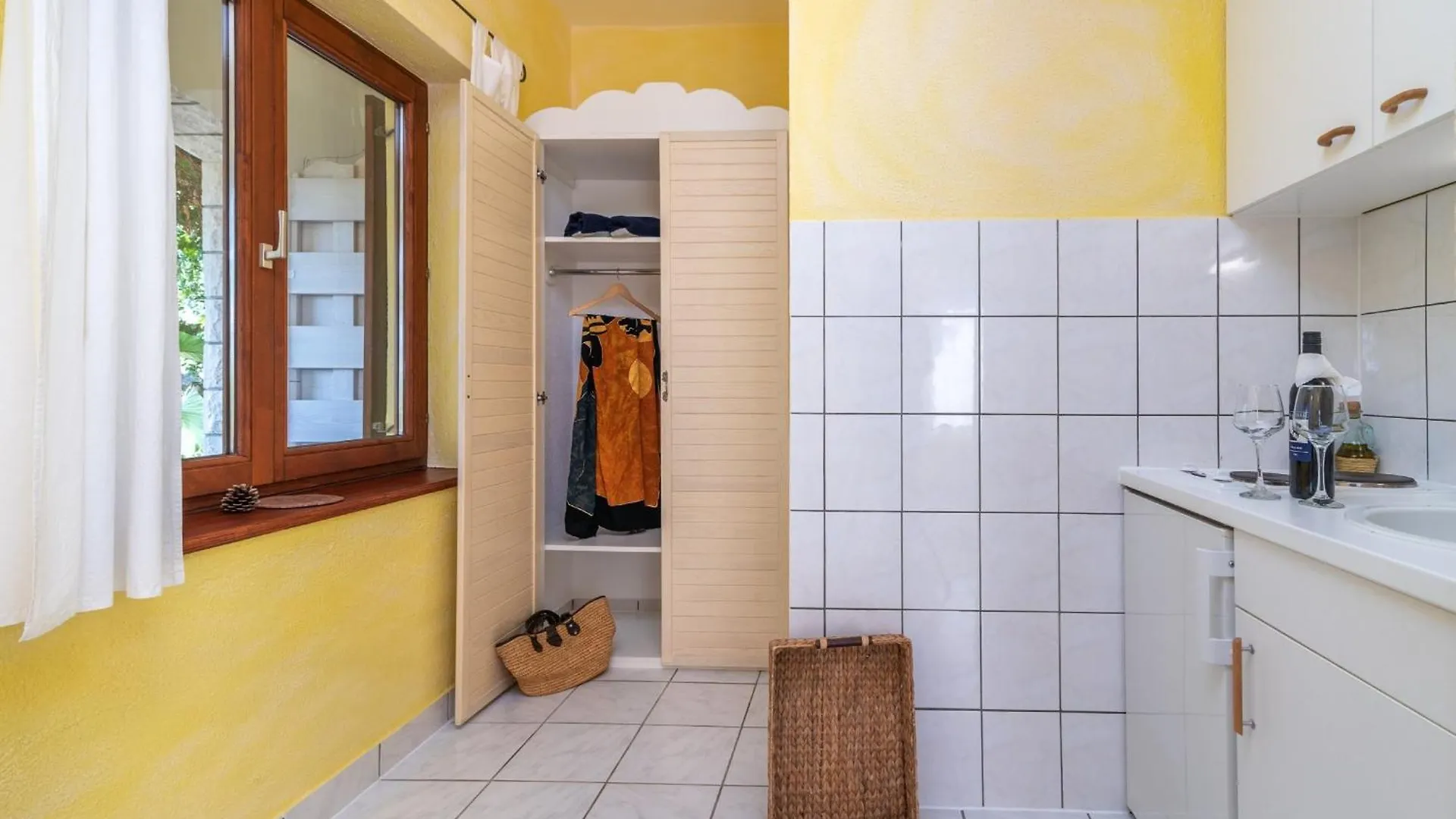 Apartments Gordan With Garden, 3 Min Walk To The Beach Croatia