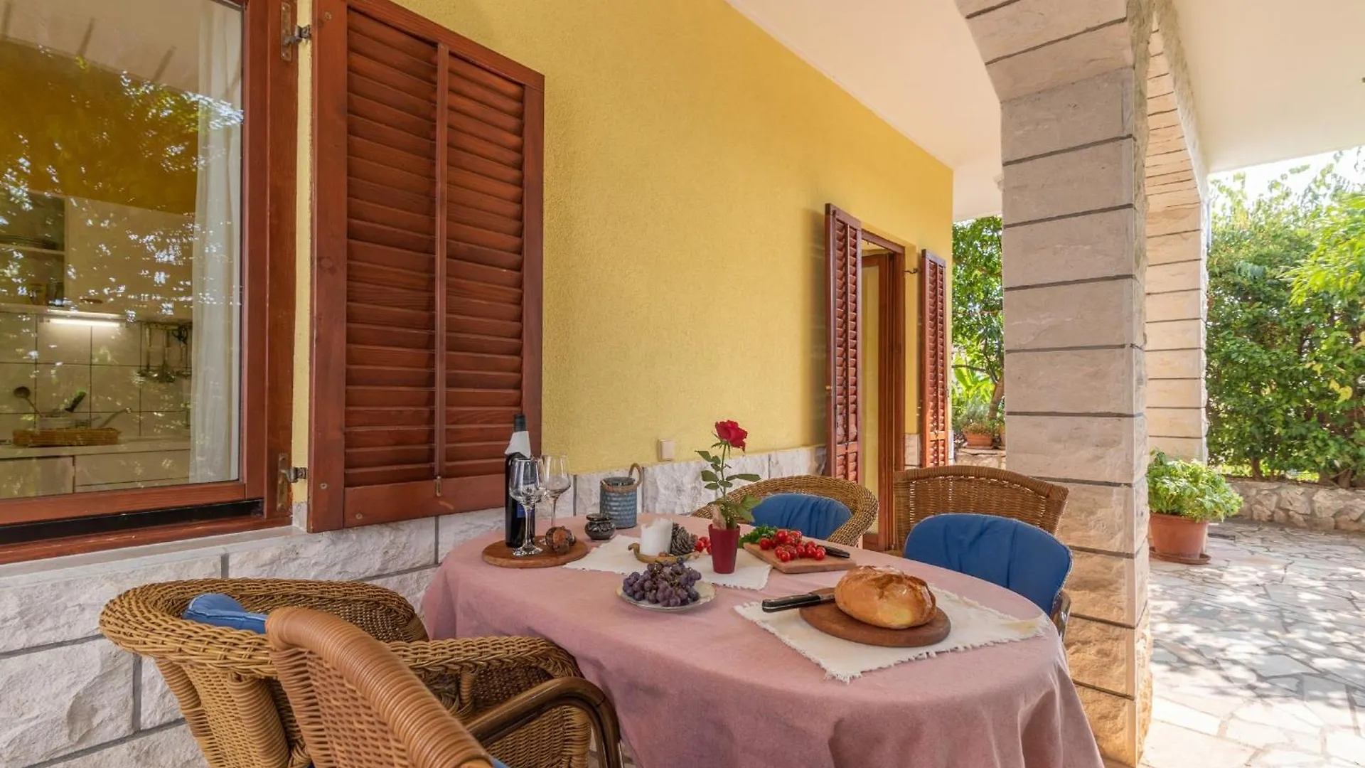 Apartments Gordan With Garden, 3 Min Walk To The Beach Croatia