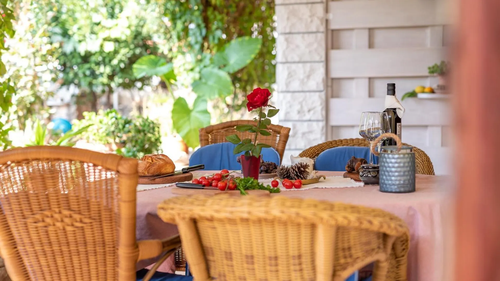 Apartments Gordan With Garden, 3 Min Walk To The Beach