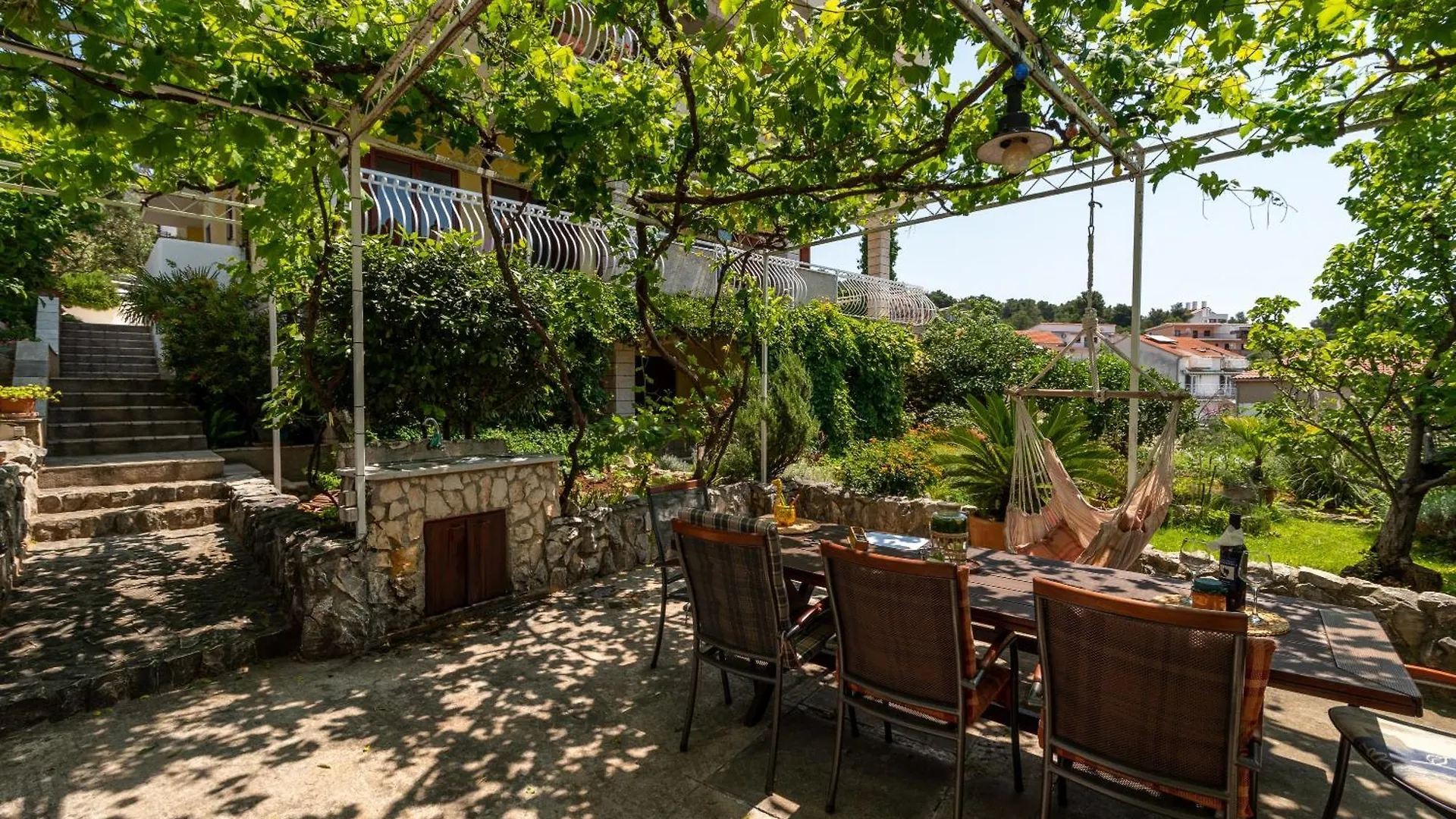 Apartments Gordan With Garden, 3 Min Walk To The Beach