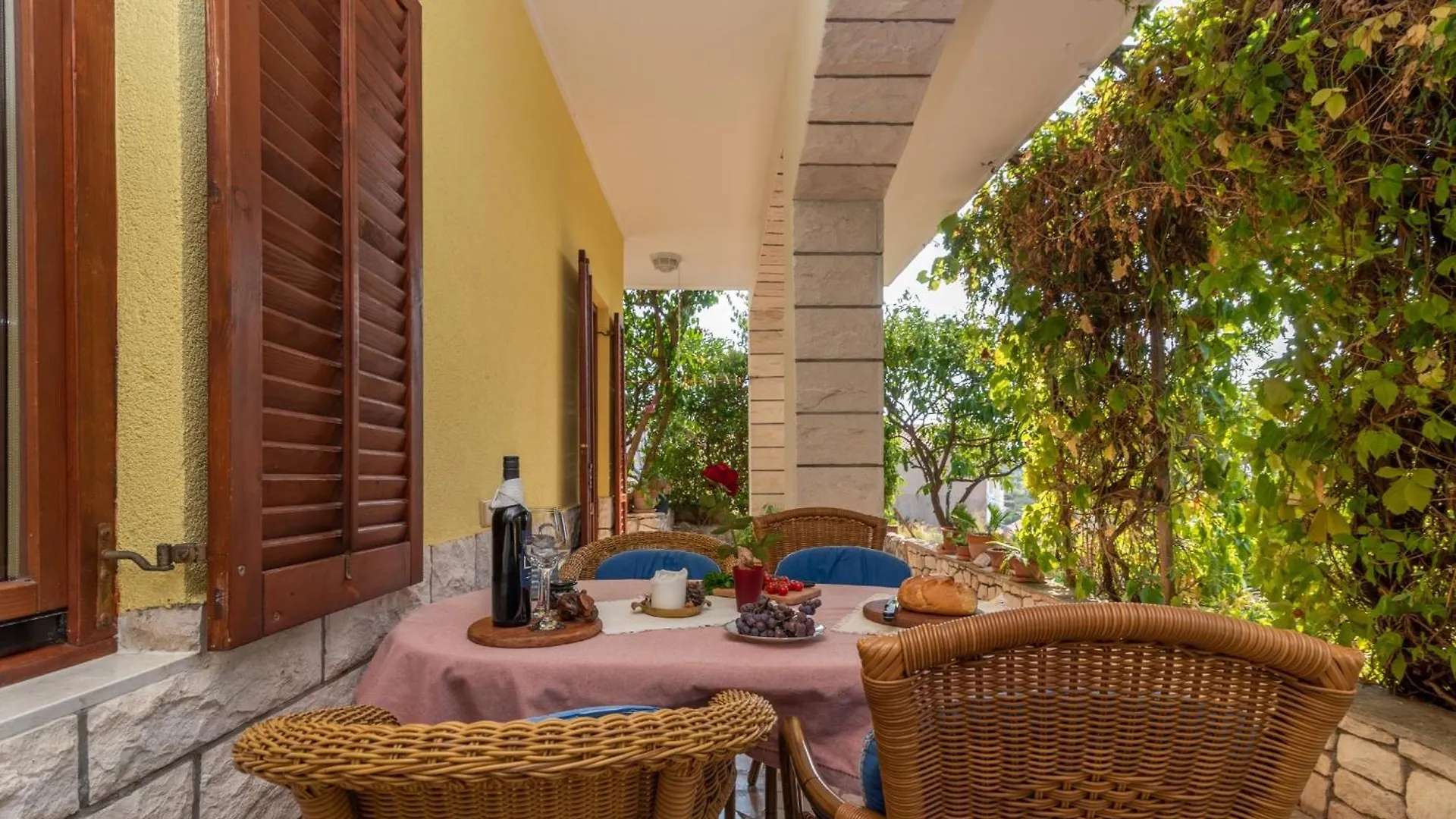 Apartments Gordan With Garden, 3 Min Walk To The Beach Croatia