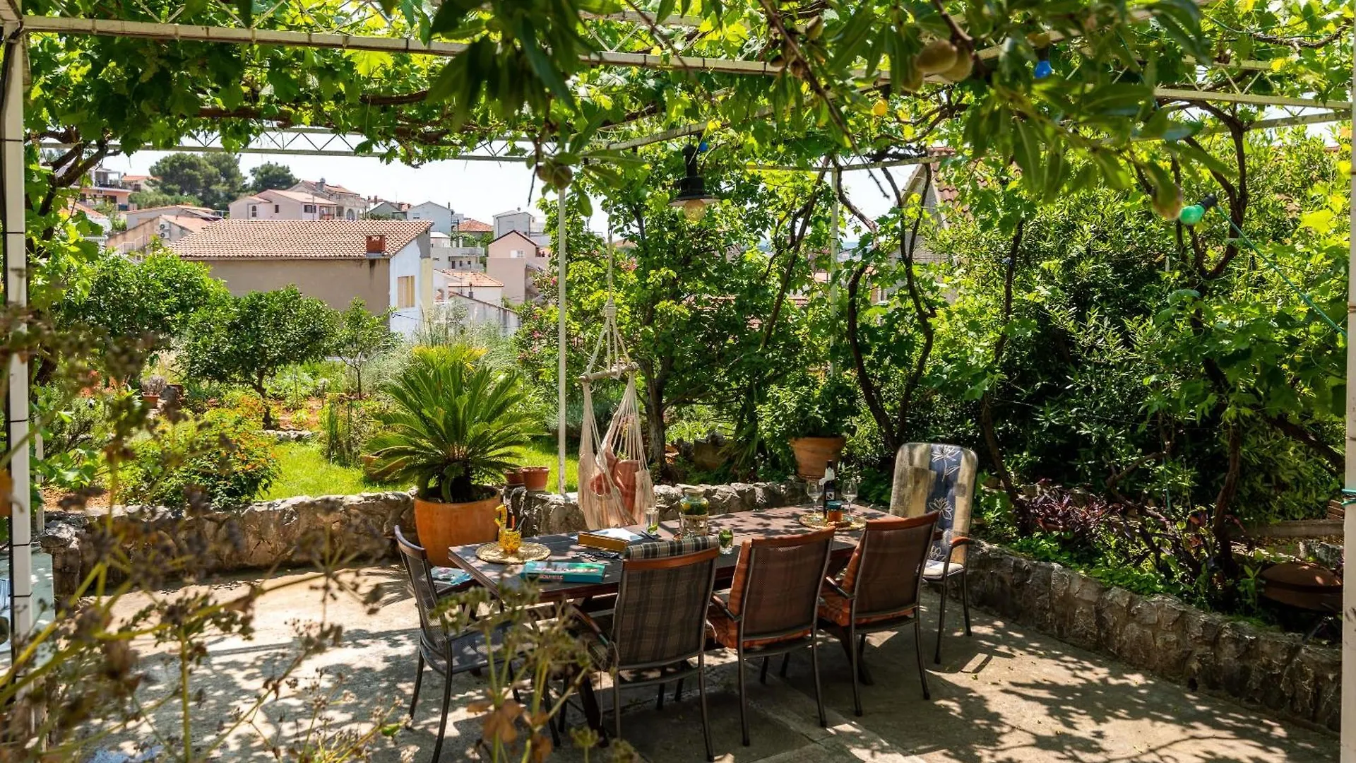 Apartments Gordan With Garden, 3 Min Walk To The Beach
